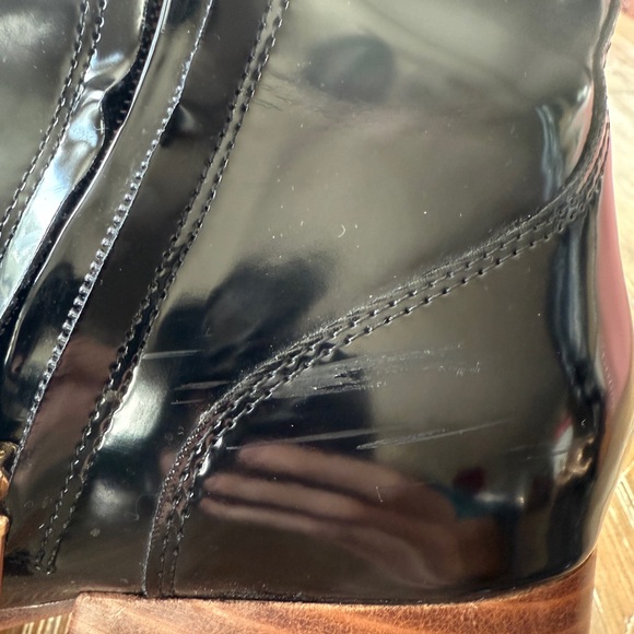 Steve Madden Black Ankle Boots with Gold Chain - Picture 6 of 7